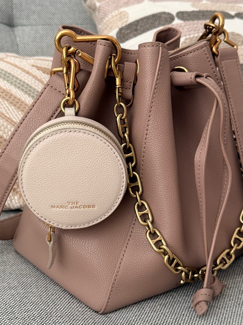 MARC JACOBS LEATHER BUCKET BAG